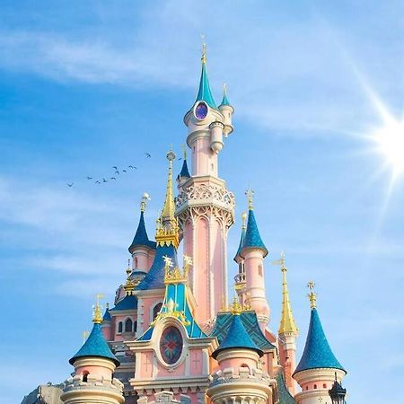 The Art Of Disney Chessy Extérieur photo
